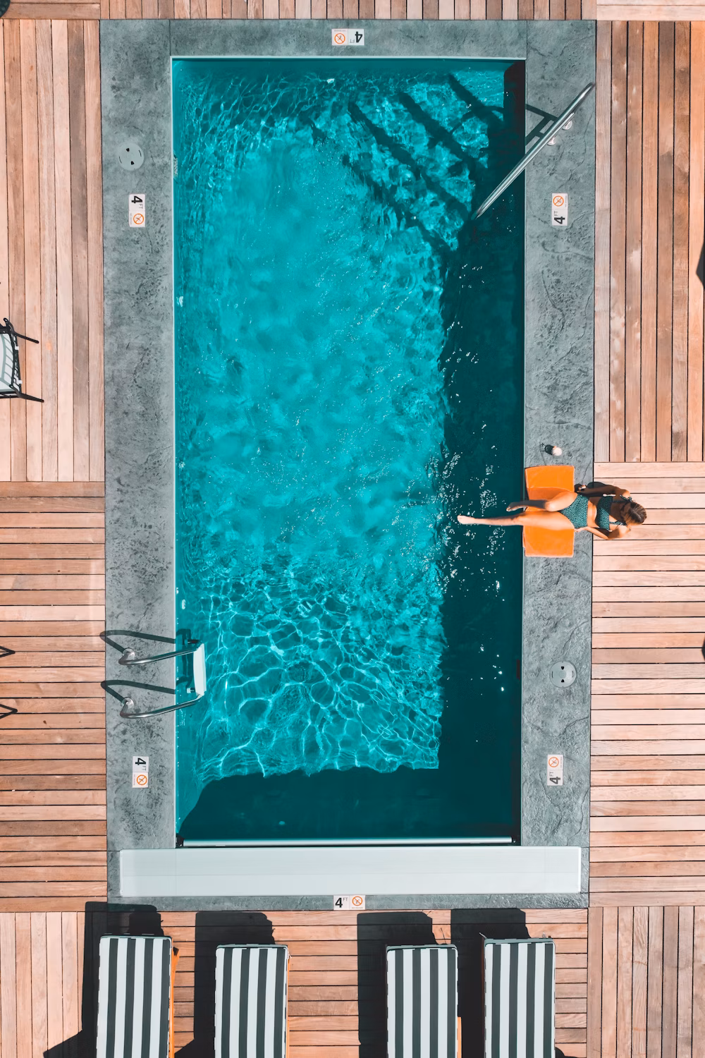 Technicien piscine MPool intervenant à Rochefort